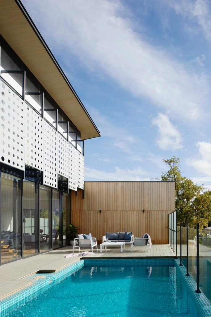 Read more about the article Curb Appeal Meets Safety: Residential Pool Fences